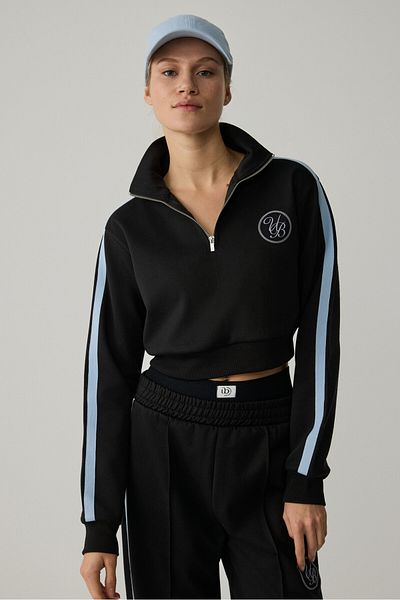 Urban Beat Dámská mikina se stojáčkem Helena na zip s malým potiskem Crop Black