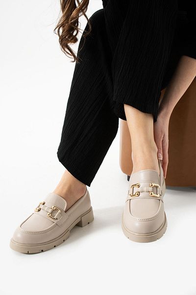 Neva'nın Butiği Δερμάτινο casual γυναικείο loafer με αξεσουάρ πόρπης Rima