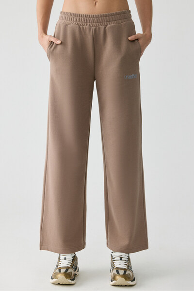 Urban Beat Γυναικεία φούτερ Barbara με λεπτομέρεια με φαρδιά πόδι βιζόν