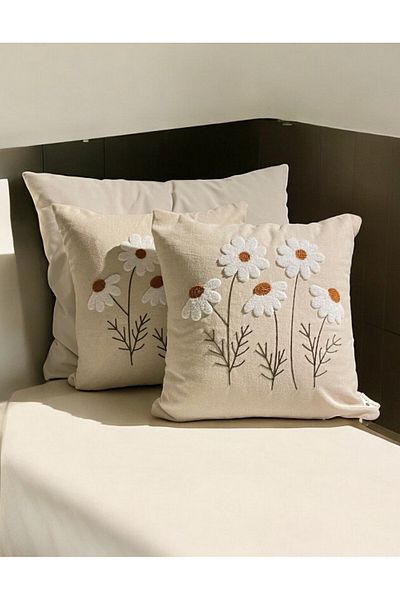 Felluci textile Punch Embroidered Throw Pillow Daisy Long 43X43