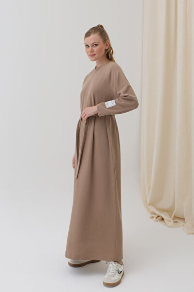 Puane Kadın Bisiklet Yaka Uzun Boy Kuşaklı Rahat Kalıp Esnek Triko Elbise DARK BEJ 12590