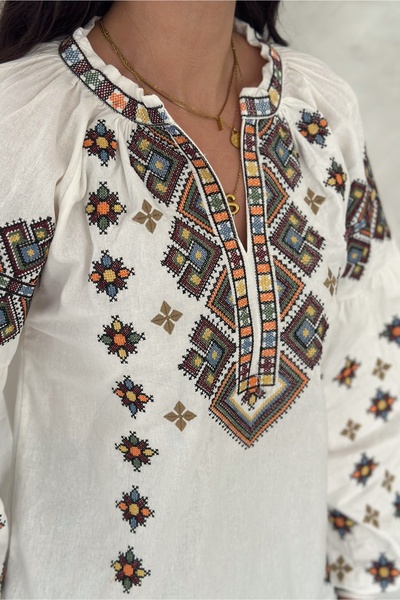 FEMELLE Women's White Ethnic Pattern Embroidered Cotton Blouse