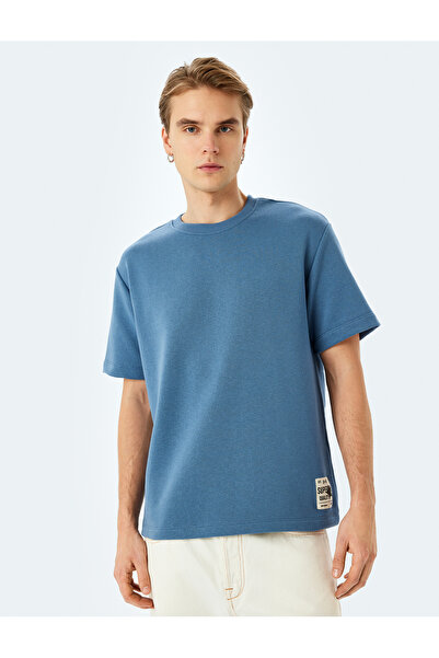 Koton Etiket Detaylı Pamuk Karışımlı Kısa Kollu Bisiklet Yaka Tişört