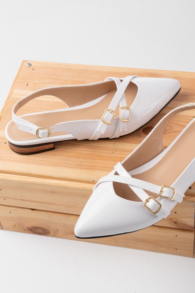 DURUNUN BUTİĞİ Бели лачени кожени обувки Dubly - 2 см ток с остър връх