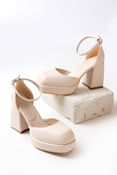 DURUNUN BUTİĞİ حذاء كاجوال بكعب عالي باللون البيج من سيرو