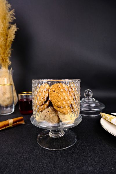 Unique 23 cm Glass Lid Standing Presentation and Cookie Holder - C1-1-276