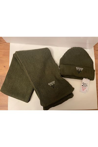 Guess Men's Scarf Beret Set