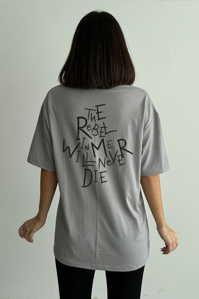 Stendhal Tricou oversize cu decolteu rotund cu imprimeu The Rebel pentru damă