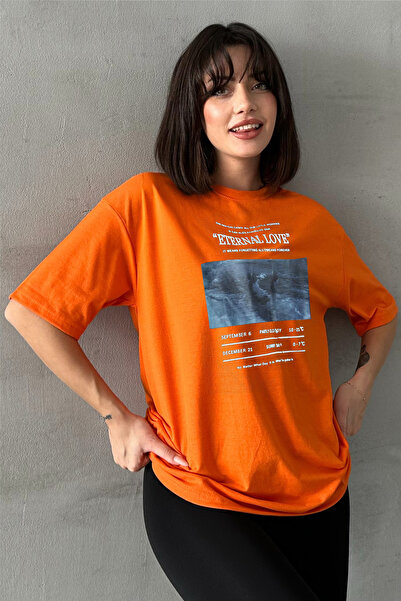 Stendhal Γυναικείο μπλουζάκι με στάμπα με λαιμόκοψη με πορτοκαλί Eternal Love