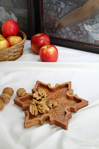Teknofors Wooden Snowflake Snack Bowl Presentation