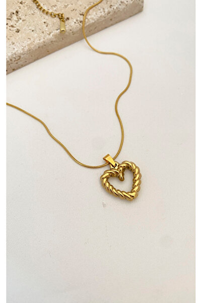 Sacha Accessories قلادة من الفولاذ الذهبي الملتوية على شكل قلب