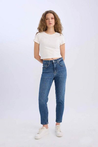 DeFacto Lina Comfort Mom Fit High Waist Knöchellange Jeans – bequeme, geformte, gewaschene Hose D5885ax24wn