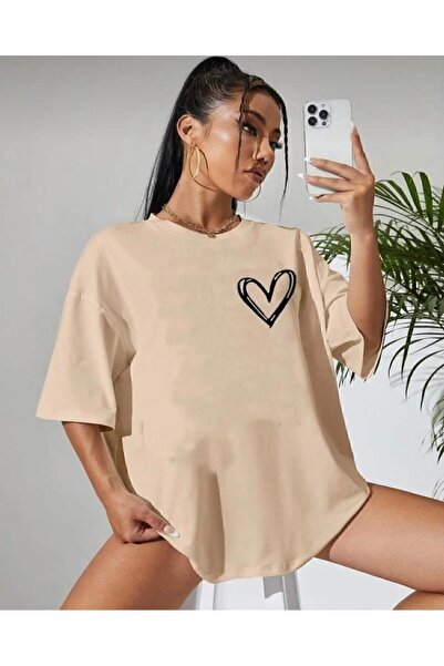 NO 601 تيشيرت نسائي كبير الحجم مطبوع عليه قلب باللون البيج