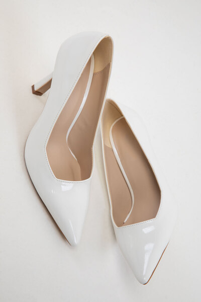 SOHO Lakkbőr fehér női klasszikus sarkú cipő - 20181