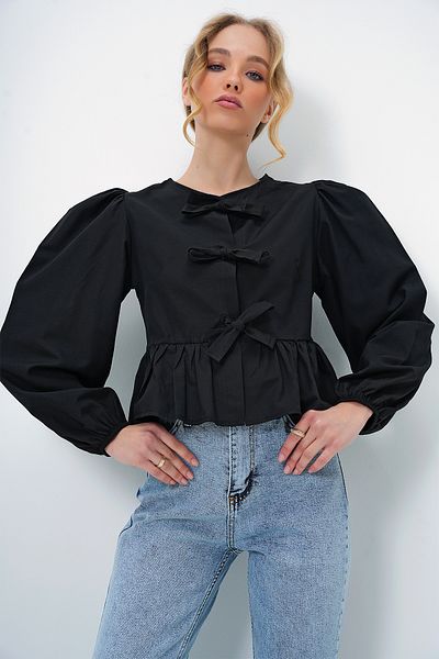 Trend Alaçatı Stili Schwarze Popeline-Bluse mit Rundhalsausschnitt und Schleifenschnürung für Damen ALC-X13375