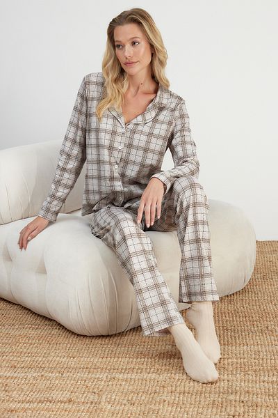 Trendyol Collection Beige kariertes Strick-Pyjama-Set, 100 % Baumwolle – THMAW20PT0266