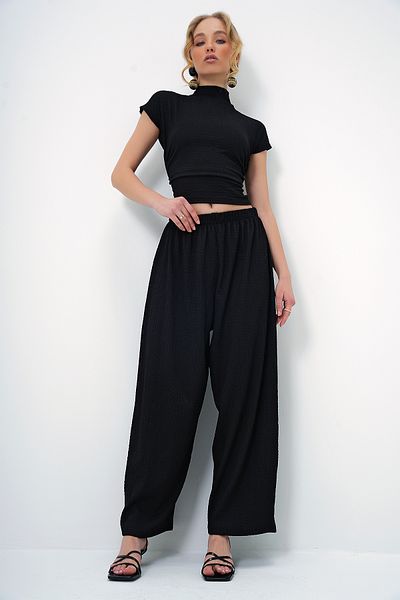 Trend Alaçatı Stili Women's Black Stand Collar Textured Side Draped Crop Blouse and Wide Leg Pants Suit Alc-X13411