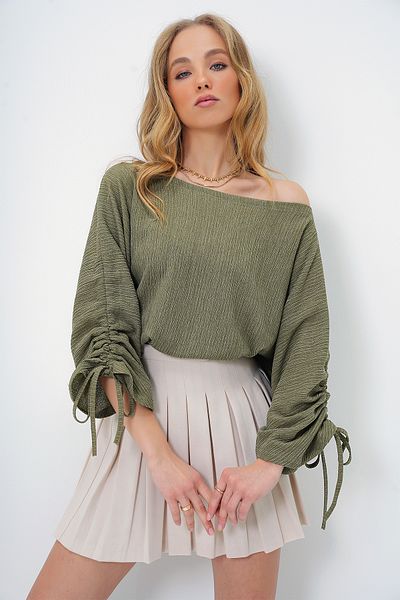 Trend Alaçatı Stili Grüne Kreppbluse – U-Boot-Ausschnitt, Kordelzug und Bindedetail, ALC-X13414