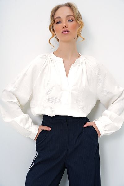 Trend Alaçatı Stili Women's Ecru Prevailing Collar Self Pattern Woven Blouse Alc-X13353