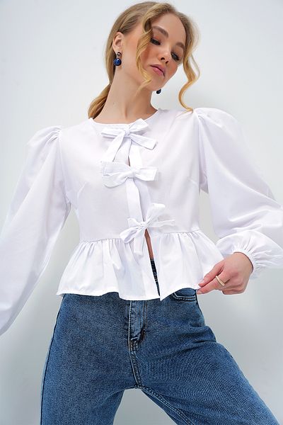 Trend Alaçatı Stili Weiße Popeline-Bluse mit Rundhalsausschnitt und Schleifenschnürung für Damen ALC-X13375