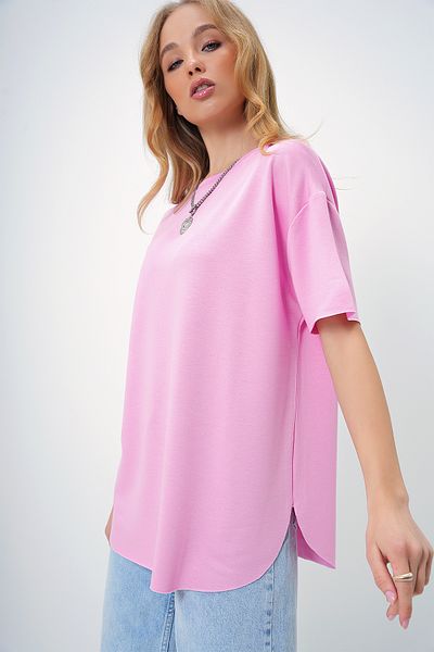 Trend Alaçatı Stili Rosafarbenes Damen-T-Shirt mit Rundhalsausschnitt und ovalem Schnitt ALC-X11506