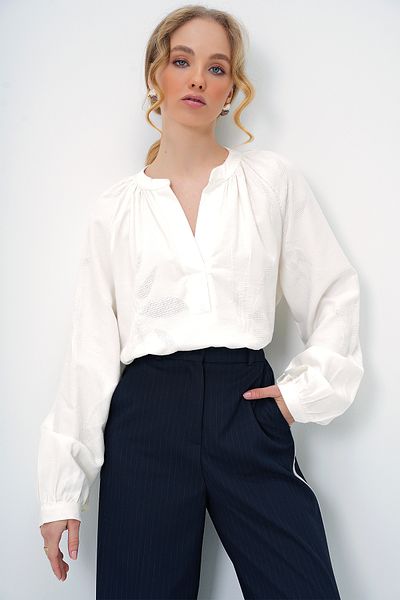 Trend Alaçatı Stili Women's Ecru Prevailing Collar Self Pattern Woven Blouse Alc-X13353