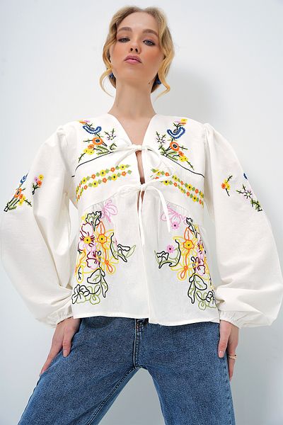 Trend Alaçatı Stili Bluză de damă, ecru, cu decolteu în V, cu șireturi, broderie, țesută, ALC-X13367