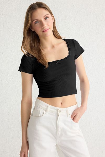 Trendyol Collection Πλεκτή μπλούζα με τετράγωνο λαιμό μαύρη δαντέλα Crop - TWOSS25BZ00005