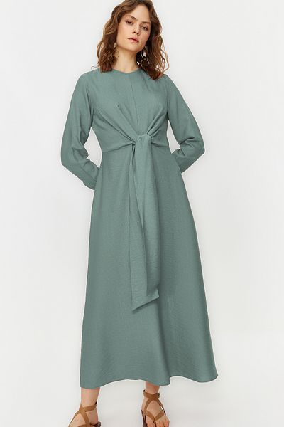 Trendyol Modest Mintfarbenes, gewebtes Kleid mit Bindedetail an der Taille TCTSS23EB00221