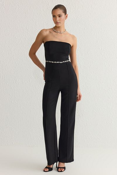 Trendyol Collection Schwarzer, trägerloser, gewebter Overall mit weitem Bein TPRSS25TU00003