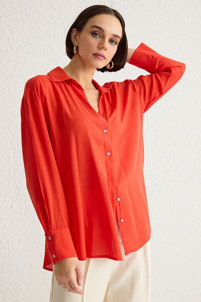 Trendyol Collection Rotes Basic-Oversize-Hemd mit breiter Passform TWOAW24GO00207