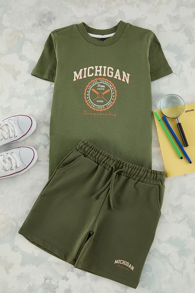 TRENDYOLKIDS طقم علوي محبوك بشعار كاكي TKDSS25AU00028