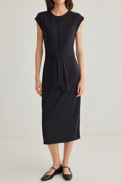 Trendyol Collection Rochie neagră tricotată Midi Soft Textured Pique TWOSS25EL00072