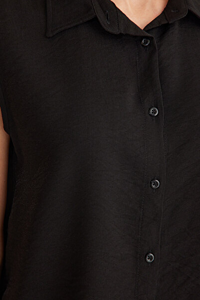 Trendyol Collection Fekete nulla ujjú vászon megjelenés, normál, normál szabású szőtt ing TWOSS25GO00097