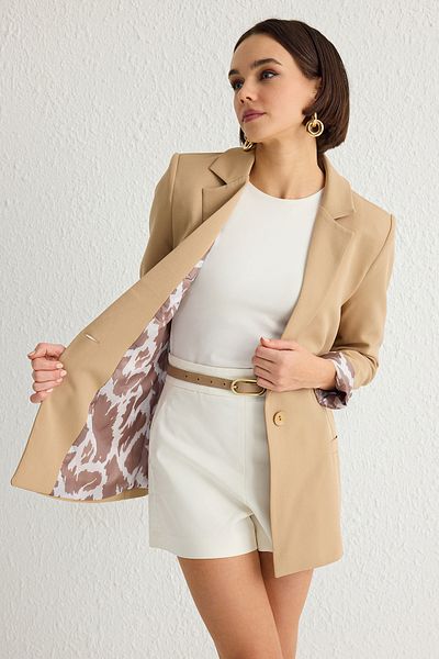 Trendyol Collection Cremefarbene Blazerjacke mit Kuhmuster – gewebt, gefüttert, TWOAW20CE0316