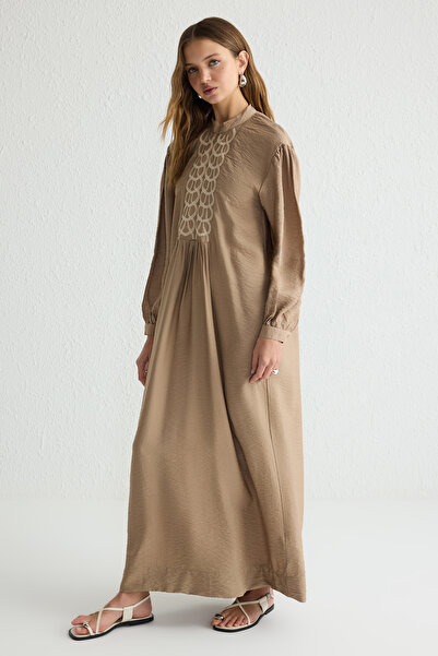 Trendyol Modest Φόρεμα υφαντό με κέντημα βιζόν TCTSS25EB00035