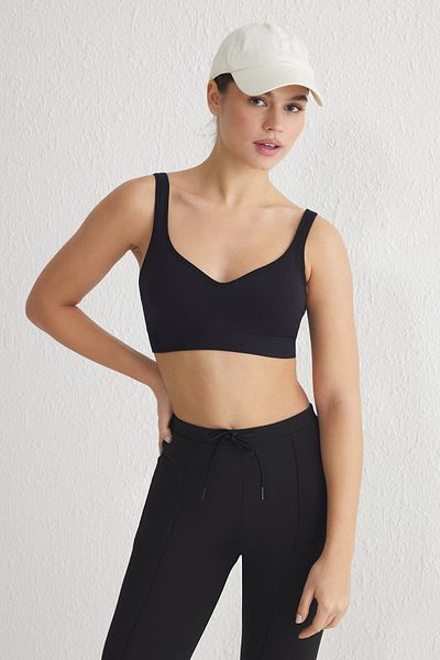 Trendyol Collection Schwarzer, nahtloser/nahtloser, verstellbarer, gestützter Strick-Sport-BH mit Trägern THMSS25SS00001