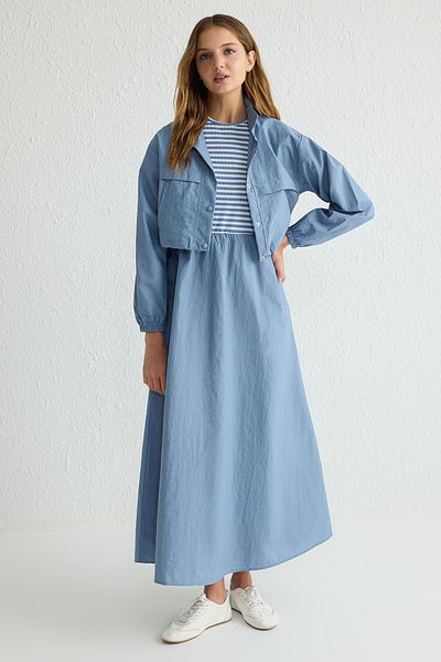 Trendyol Modest Blaues Kleid- und Jacken-Set aus Fallschirmstoff – TCTAW25US00098
