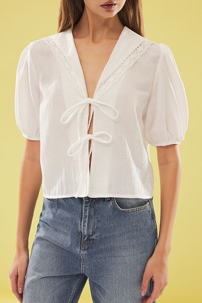 Trendyol Collection Bluză albă țesătă cu dantelă în față TWOSS25BZ00160