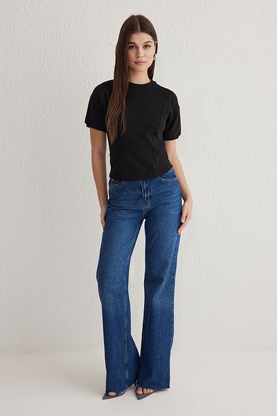 Trendyol Collection Μαύρη πλεκτή ελαστική μπλούζα με λαιμόκοψη TWOSS25BZ00009