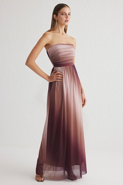 Trendyol Collection Elegantes Abendkleid aus Tüll mit A-Ausschnitt und drapiertem Detail – Farbe TPRSS25AE00054