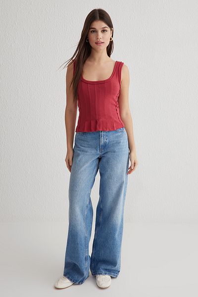 Trendyol Collection Dunkle Kirsch-Strickbluse mit U-Boot-Ausschnitt – Batterie-Detaillierte, körperbetonte TWOSS25BZ00025