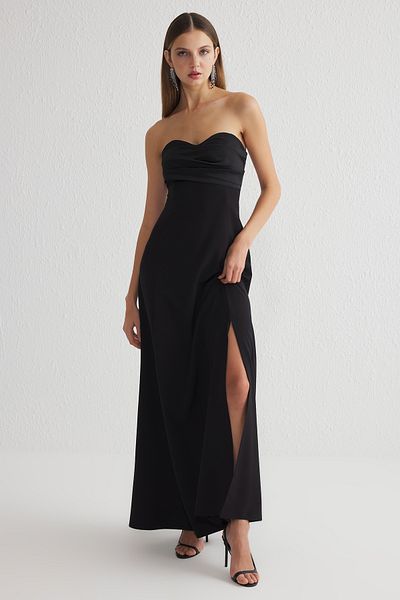 Trendyol Collection Schwarzes, trägerloses A-Linien-Abendkleid für die Heimkehr TPRSS25AE00045