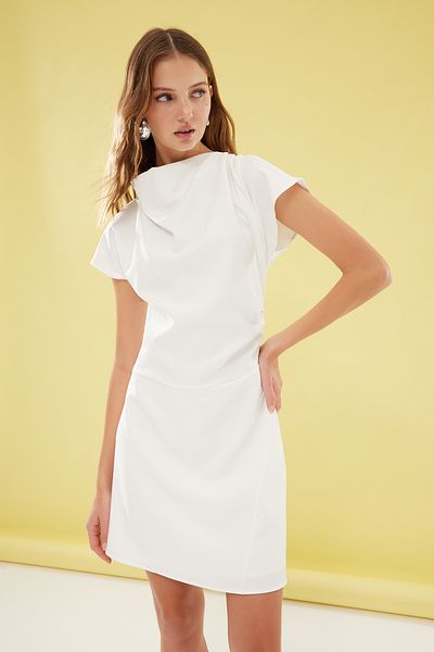 Trendyol Collection Λευκό Μίνι υφαντό φόρεμα με λαιμόκοψη σε γραμμή Α TWOSS25EL00016