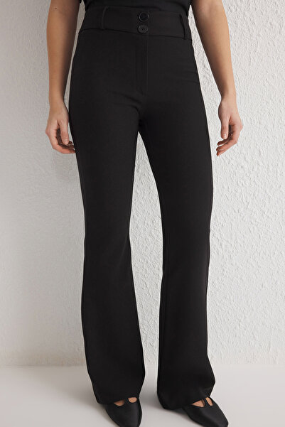 Trendyol Collection Černé španělské kalhoty s normálním pasem TWOSS25PL00065