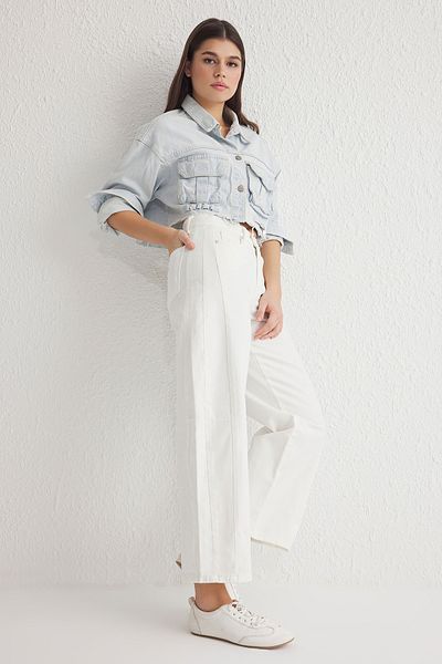 Trendyol Collection Weiße Baggy-Jeans mit hoher Taille und Nähten TWOSS25JE00165