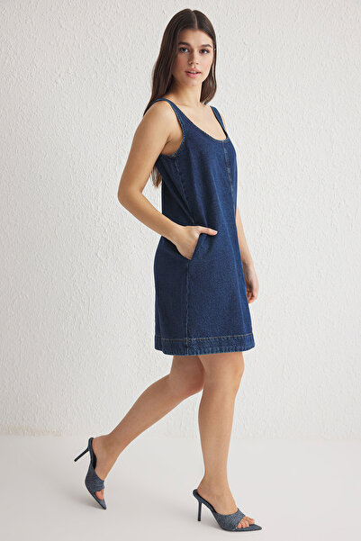 Trendyol Collection Tmavě modré mini džínové šaty Twoss25El00005