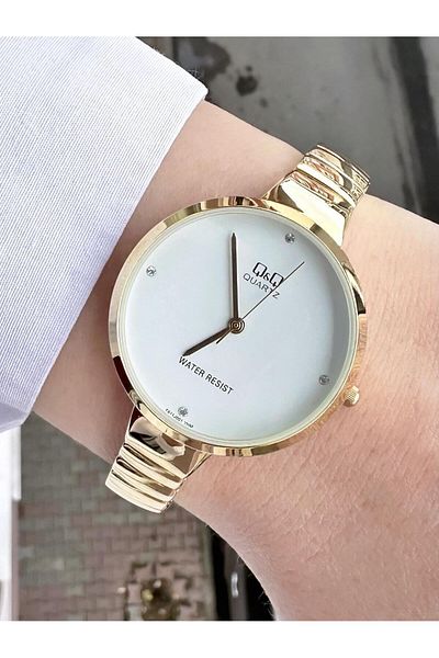 Q&Q Women's Metal Band Wristwatch