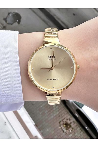 Q&Q Women's Metal Band Wristwatch