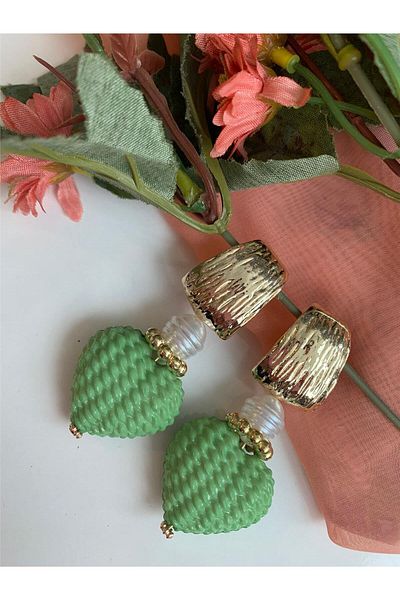 Pelin Aksesuar Light Green Heart and Baroque Pearl Design Earrings